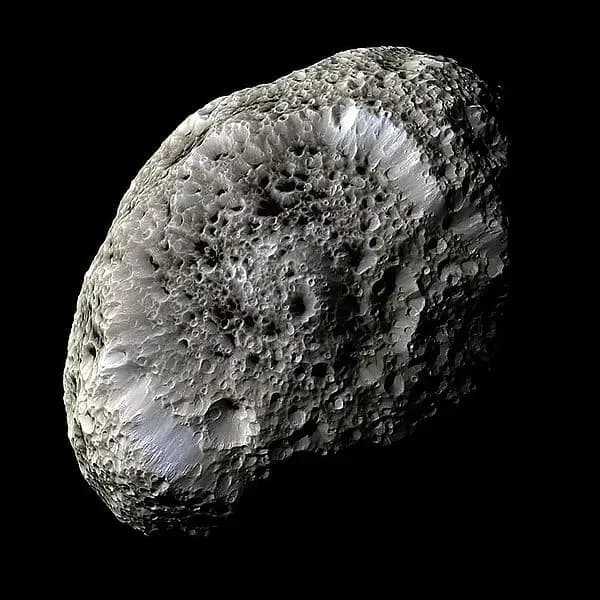 hyperion_lune-65bba9e5be987