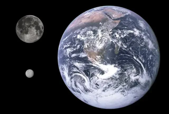 Téthys versus la Lune